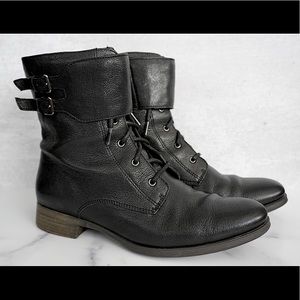 Clarks Combat Style lace up leather boot, sz 7.5